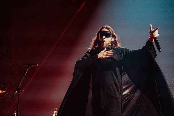 LIVE: 30 Seconds To Mars předvedli v Praze strhující show, Jared Leto překvapil výborným zpěvem