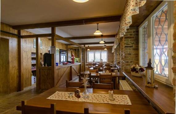 Restaurace pod lanovkou | Vítejte na Komárce!