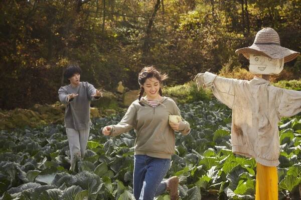 Ga-ram Jeong, Soo-kyeong Lee - Gimyohan gajok - Z filmu