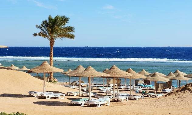 Pláž v luxusním hotelu, Sharm el Sheikh, Egypt — Stock obrázek