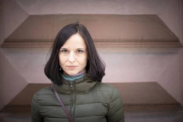 „Co bylo ve škole? A jak ses měl dnes online?“ podle vědkyně Michaely Slussareff bychom se...