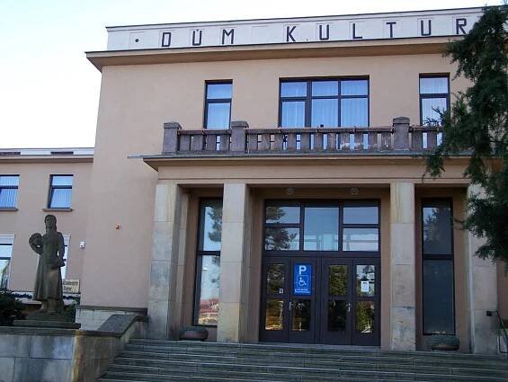 Milevsko - průčelí kulturního domu