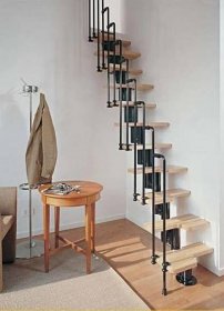 Fotogalerie: Jak vybrat skládací schody na půdu. Jsou lepší kovové, nebo dřevěné? 