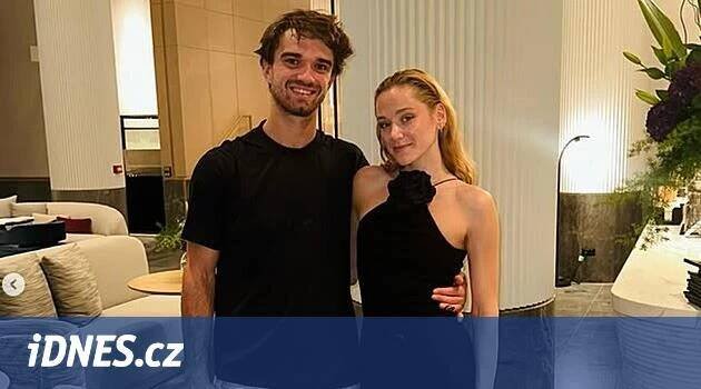 Po rozchodu se Siniakovou se zlatý olympionik Macháč fotí s vítězkou SuperStar