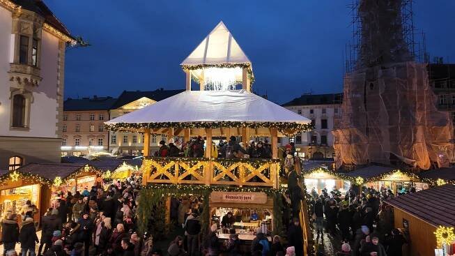 Husto! Vánoční trhy v Olomouci táhnou obří davy, míří do finále