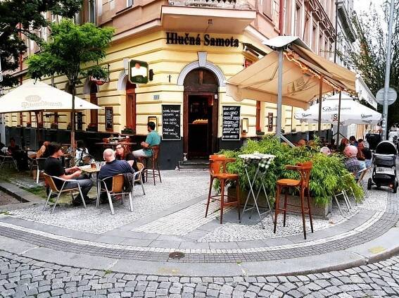 Káže vodu, pije pivo. Kalousek se stal po návštěvě restaurace terčem vtipů