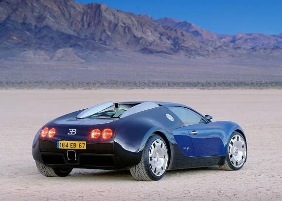 Před patnácti lety padla hranice 400 km/h. Bugatti Veyron vzniklo při jízdě vlakem