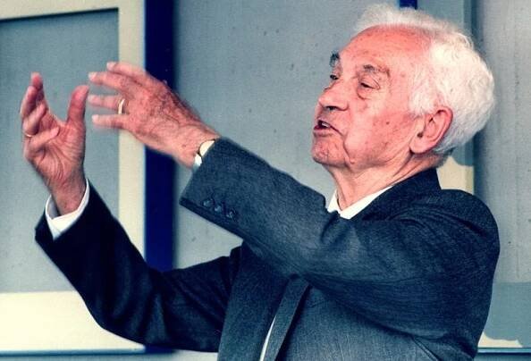 Ernst Mayr PLoS.jpg