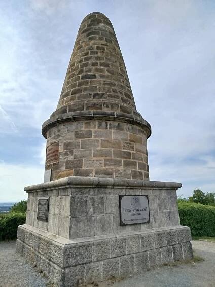 Lipanská mohyla (Pomník, památník) • Mapy.com