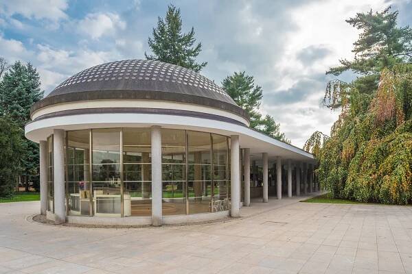 Architektura první republiky: Prohlédněte si ikonické stavby Prahy a Středočeského kraje
