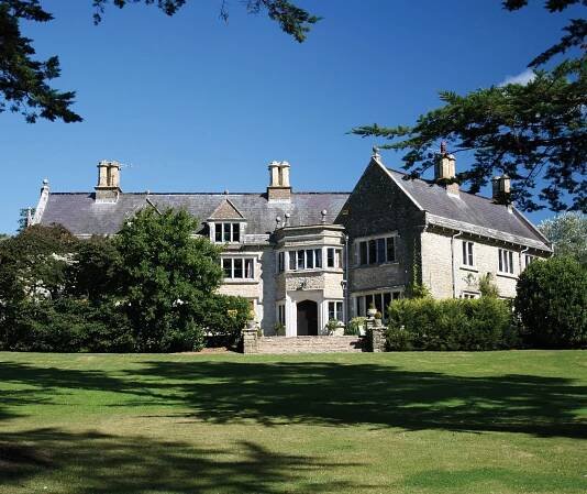 Holiday Cottages in Burton Bradstock - Norburton Hall - Self-catering holiday cottages in Burton Bradstock, Dorset, DT6 4NQ