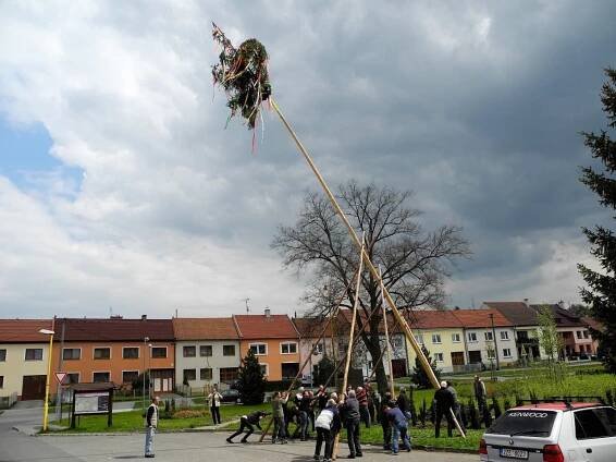 Pozvánka na stavění máje slet čarodějnic 1