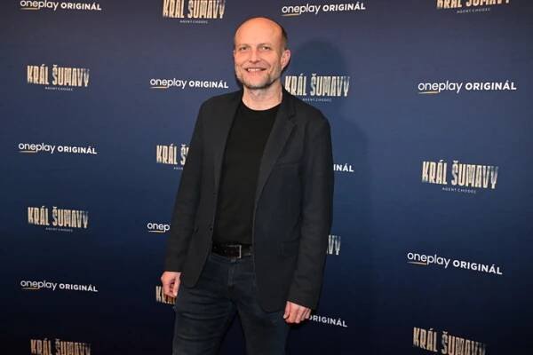 FOTO: Jiří Ployhar ml. taktéž hraje v Králi Šumavy. – stránka 235