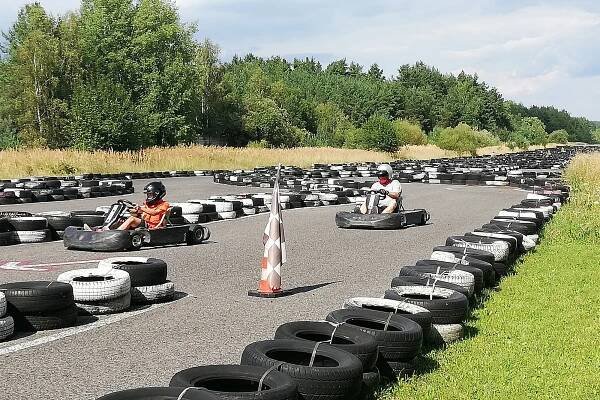 Rozjeďte to na nejdelší motokárové trati v ČR: 3× 10minutová jízda pro 1 osobu