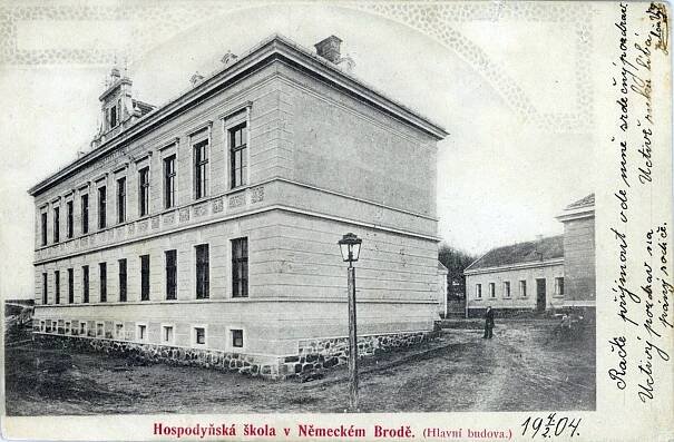 Archivní foto školy