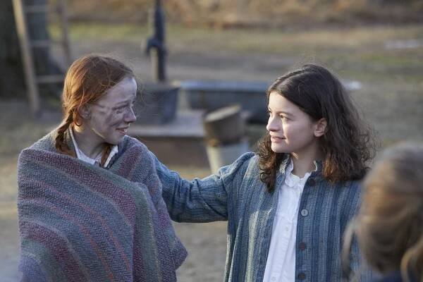 Anne s E na konci - Zrození vnitřního pokladu - Z filmu - Amybeth McNulty, Dalila Bela