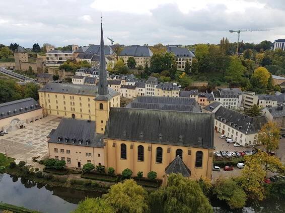 Luxemburg, Abtei Neumünster im Stadtteil Grund am Ufer der Alzette