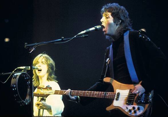 Soubor:Paul McCartney with Jimmy McCulloch - Wings - 1976.jpg – Wikipedie