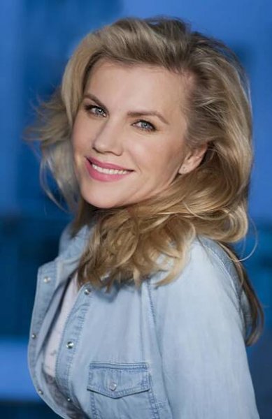 Leona Machálková : Leona (biografie)