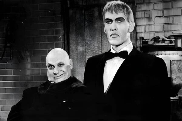 Ted Cassidy z Addamsovy rodiny měl hlas jako zvon a tělo obra. Slávu si užil krátce, zemřel mladý