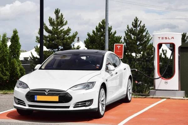 Tesla Model S P90D