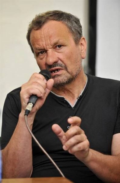 V Hradišti jsem na vojně běhal v plynové masce, vzpomínal Krobot