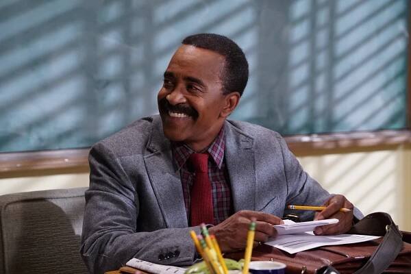 Goldbergovi - A Kick-Ass Risky Business Party - Z filmu - Tim Meadows