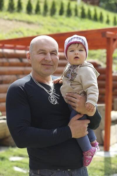 Fanánek s novou ženou vymetá večírky: První manželku nikdy neukázal