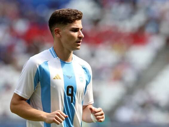 Julian Alvarez questions Man City future after LaLiga transfer links