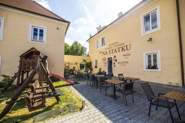 Penzion U Tří Statkářu - Dobříš