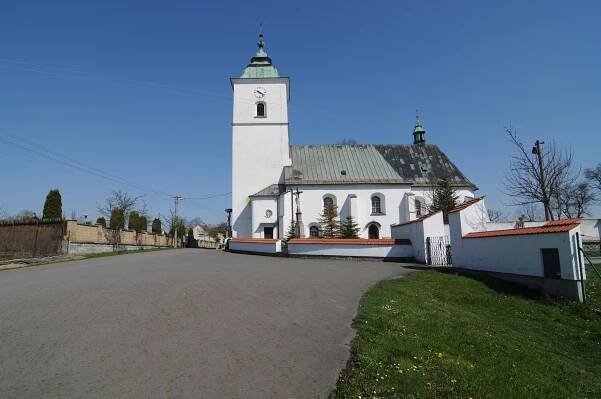 Fryčovice, spokojení lidé, důraz na sport, jelenci v oboře. Pojďte se podívat