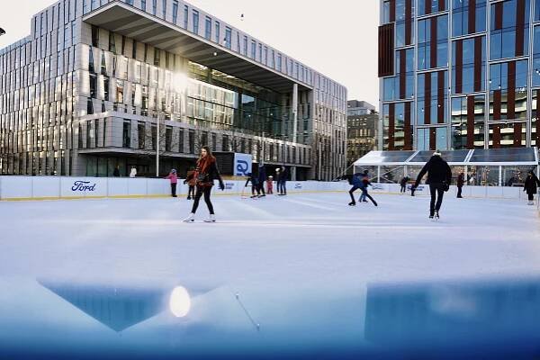 Veřejné bruslení na kluzišti River Rink Karlín