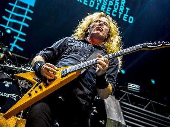 Dave Mustaine performing live