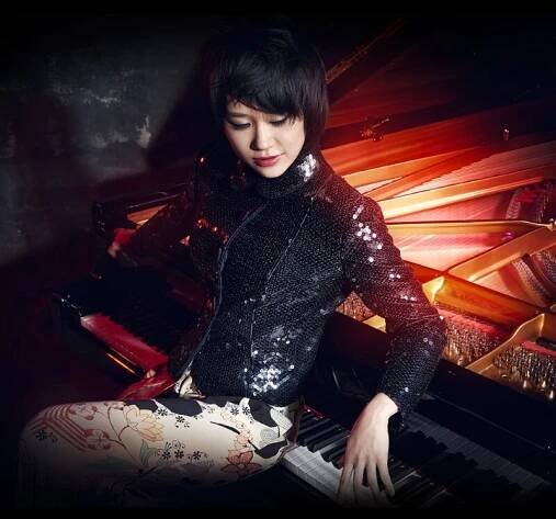 K České filharmonii se vrací hvězdná umělecká dvojice: Yuja Wang a Simon Rattle