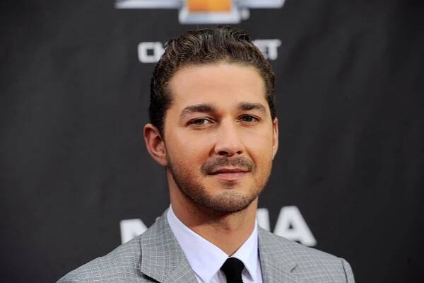 Shia LaBeouf vytáčí kolegy během natáčení