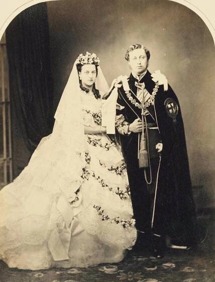 FOTO: Princ Albert (později král Eduard VII.) a rodem dánská princezna Alexandra. – stránka 740