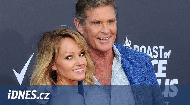 David Hasselhoff se potřetí oženil. Vzal si o 28 let mladší snoubenku - iDNES.cz