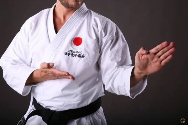 Etiketa dojo – Karatedó Steklý