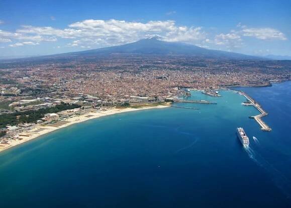 Soubor:Sicilia - Catania dall'alto.jpg – Wikipedie