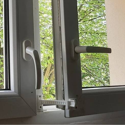Větrací pojistka, aretace otevření a vyklopení okna a balkonu