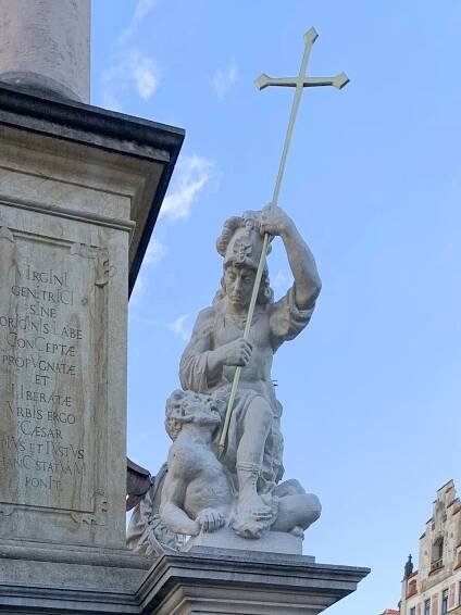 Soubor:Praha Mariánský sloup Anděl vpravo vpředu.jpg – Wikipedie