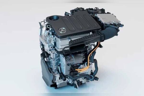 Beim neuen Mercedes-Antrieb bilden Motor und Getriebe eine hochintegrierte Einheit, bei der Elektromotor, Wechselrichter und Doppelkupplungsgetriebe in enger räumlicher Anordnung kombiniert wurden. | Foto: Mercedes-Benz