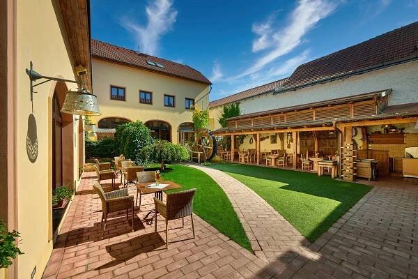 Hotel Selský Dvůr, Praha | Sivek Hotels