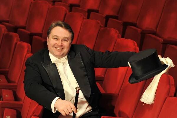 Jörg Schneider zazpívá s Královédvorským chrámovým sborem