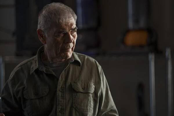 El Camino: Film podle seriálu Perníkový táta - Z filmu - Robert Forster