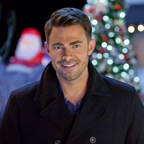 Jonathan Bennett on ‘The Holiday Sitter,’ Candace Cameron Bure, and a ‘Mean Girls’ Sequel