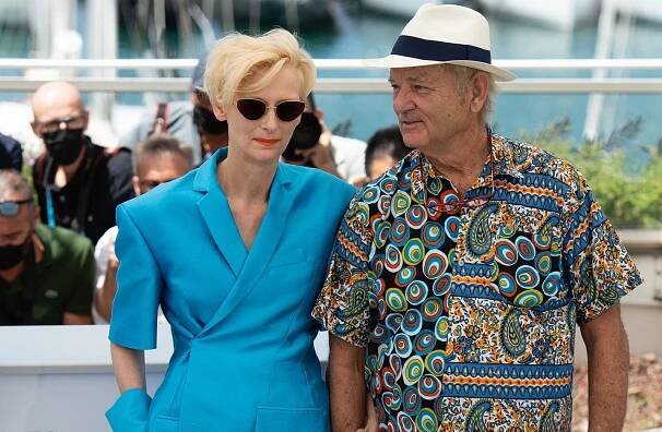 Královna s taťkou. Herečka Tilda Swintonová a komik Bill Murray svými módními volbami strhli internet