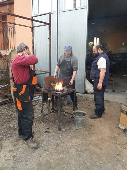 Kováři Olomouckého Kraje - Uskutečněná akce | Pracovně oddychové setkání KOK | Moto: "nohy tepacích stolků a jiné"