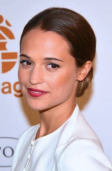 Soubor:Alicia Vikander 2013.jpg – Wikipedie
