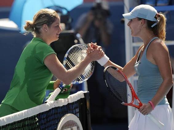 Clijstersová a Zvonarevová po dvoch setoch v osemfinále